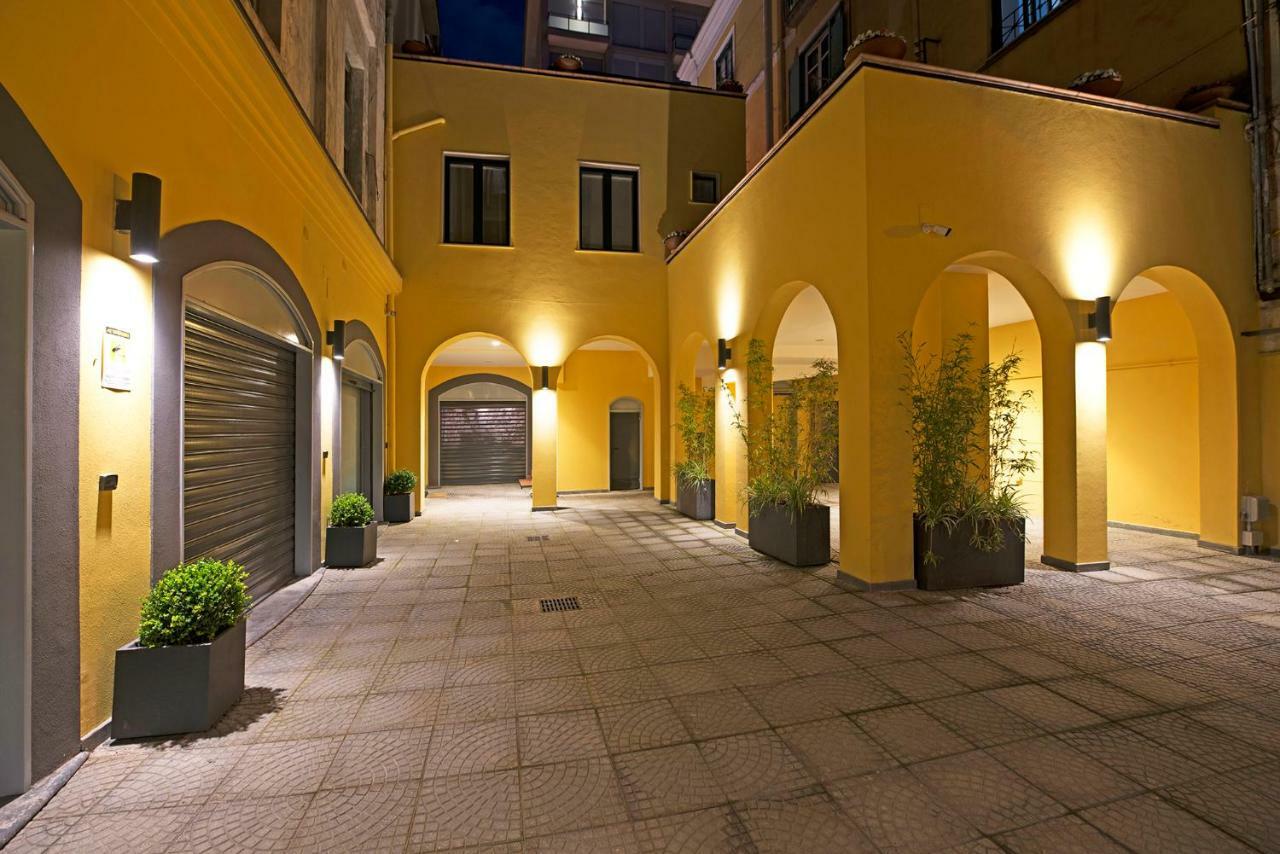 شقة Le Terrazze Sul Cortile ساليرنو المظهر الخارجي الصورة